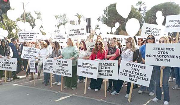 Πορεία διαμαρτυρίας έξω τη Βουλή πραγματοποίησαν ο Σύνδεσμος Ιδιωτικής Προσχολικής Εκπαίδευσης