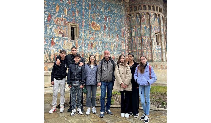 Το Περ. Γυμνάσιο Ακακίου στη Ρουμανία με το Erasmus+ “Digital Powered Teaching Το Περ. Γυμνάσιο Ακακίου στη Ρουμανία με το Erasmus+ “Digital Powered Teaching