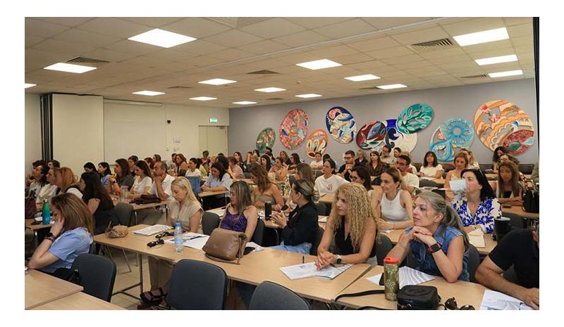 «Οι εκπαιδευτικοί καλλιεργούν Ιστορικό Γραμματισμό στο Δημοτικό Σχολείο» «Οι εκπαιδευτικοί καλλιεργούν Ιστορικό Γραμματισμό στο Δημοτικό Σχολείο»