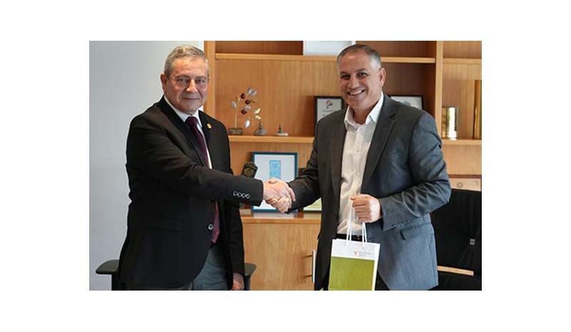 Αναγνώριση της προσφοράς του Ομίλου Εταιρειών Island Oil προς το Παν. Κύπρου Αναγνώριση της προσφοράς του Ομίλου Εταιρειών Island Oil προς το Παν. Κύπρου