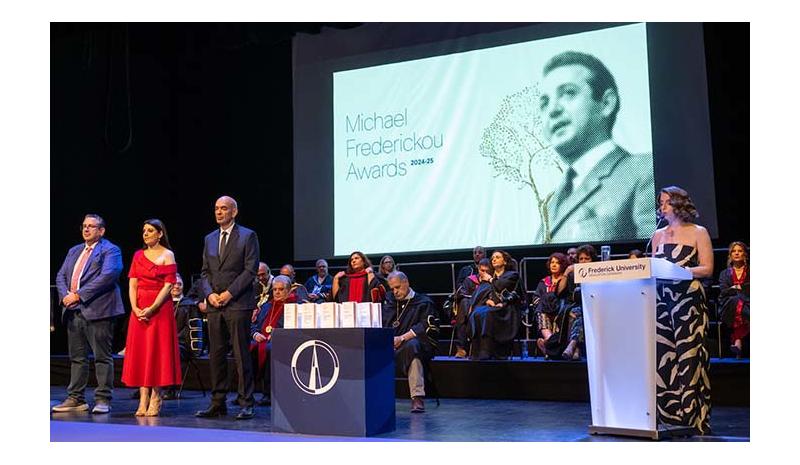 To Πανεπιστήμιο Frederick τίμησε τους κορυφαίους αποφοίτους του σε μια λαμπρή τελετή
