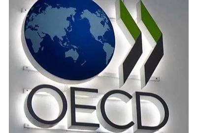 Το 48% των νεαρών ενηλίκων στις χώρες του ΟΟΣΑ είναι διπλωματούχοι της τριτοβάθμιας εκπαίδευσης