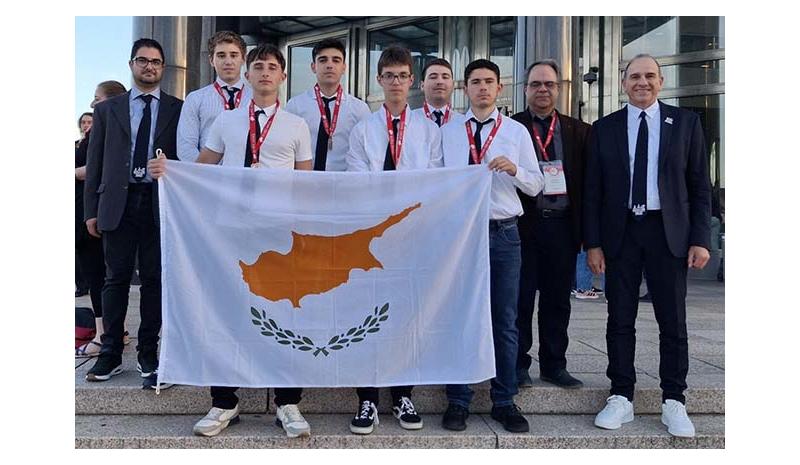 Δυο χάλκινα μετάλλια εξασφάλισε η Κύπρος στην Ευρωπαϊκή Ολυμπιάδα Πειραματικής Επιστήμης Δυο χάλκινα μετάλλια εξασφάλισε η Κύπρος στην Ευρωπαϊκή Ολυμπιάδα Πειραματικής Επιστήμης