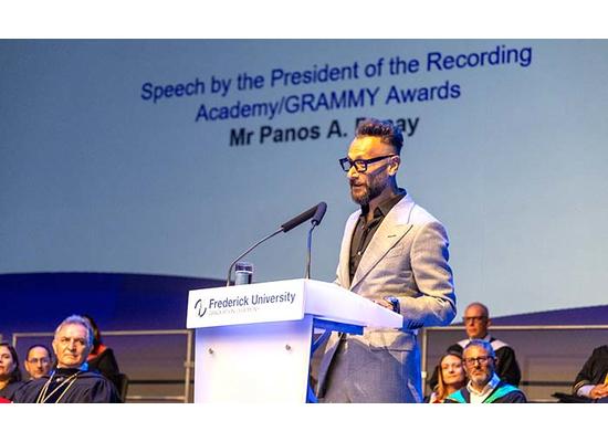 Ο Πρόεδρος των Grammy και η Δ. Μπεμπεδέλη ενέπνευσαν το κοινό στις τελετές του Πανεπ. Frederick