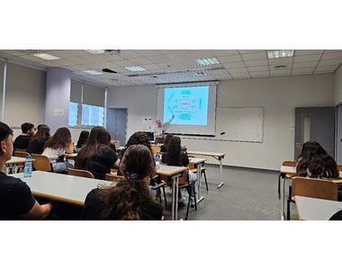 Εκπαιδευτική επίσκεψη των μαθητών του Λυκείου Ιδαλίου στο Τμήμα Χημείας του Πανεπ. Κύπρου