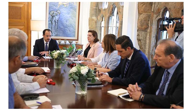 Σε αναμονή οι εκπαιδευτικές οργανώσεις, για να έχουν γραπτώς τη συμβιβαστική πρόταση του ΠτΔ