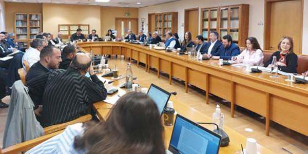 Σάλος στην Επ. Παιδείας από την αναφορά του Προέδρου ΟΕΛΜΕΚ για «πιασμένους βουλευτές»