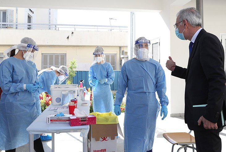 Ο Προδρόμου σε σχολεία όπου πραγματοποιήθηκαν δειγματοληπτικοί έλεγχοι για κωρονοϊό