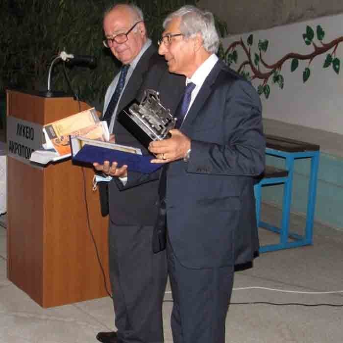 Ο Εκπαιδευτικός Όμιλος Κύπρου τίμησε τον εκπαιδευτικό Γαβριήλ Μηνά