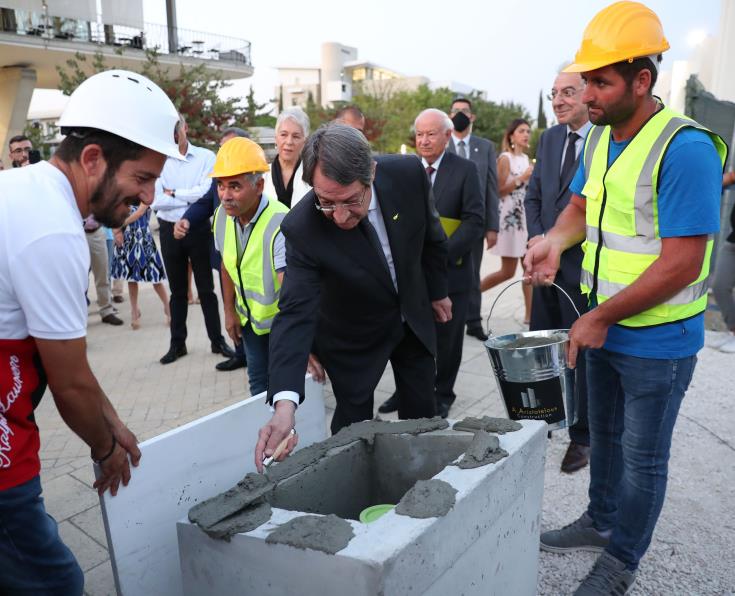 O Πρόεδρος Αναστασιάδης κατέθεσε τον θεμέλιο λίθο για το κτήριο Ιατρικών και Βιολογικών Επιστημών του Παν. Κύπρου