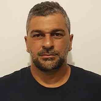 Σχολεία γυμνά, εξοπλισμένα μόνο με κουβέρτες