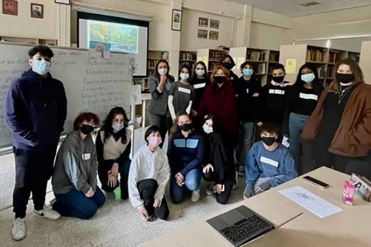 Το Ποιητικό Εργαστήρι «Μια χαραμάδα στο κλειστό παράθυρο – Να γίνει δύναμη ζωής» στο Λανίτειο Λύκειο