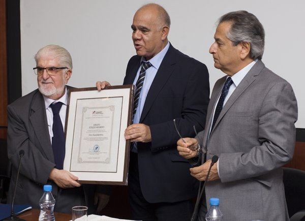 Πανεπ. Λευκωσίας: Τιμήθηκε ο πρώτος Επίτροπος Διοικήσεως Νίκος Χαραλάμπους