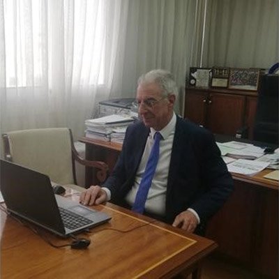 Εξ αποστάσεως επιμορφωτικές συναντήσεις για την αντιμετώπιση του COVID-19, με Διευθυντές/ντριες Δημοτικής
