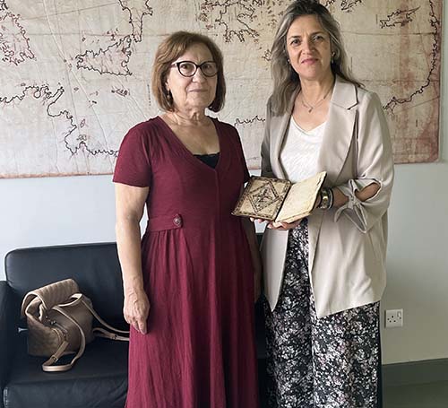 Χειρόγραφο του 19ου αιώνα δωρίζεται στη Βιβλιοθήκη του Πανεπιστημίου Κύπρου