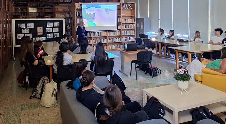 Διάλεξη στη βιβλιοθήκη του Λυκείου Αγίου Γεωργίου Λάρνακας Διάλεξη στη βιβλιοθήκη του Λυκείου Αγίου Γεωργίου Λάρνακας