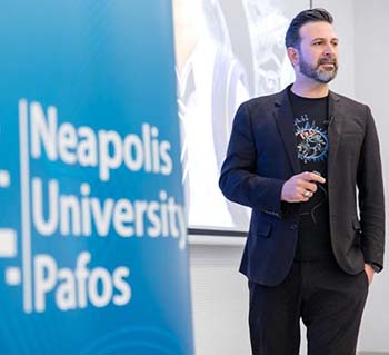 Πριν μιλήσει η τεχνητή νοημοσύνη στα παιδιά μας, ας της μιλήσουμε εμείς