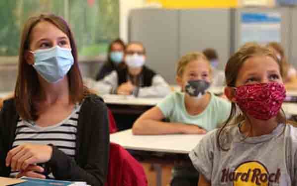 Υποχρεωτική η χρήση μάσκας από μαθητές της δευτεροβάθμιας εκπαίδευσης σε περιοχές της Αγγλίας