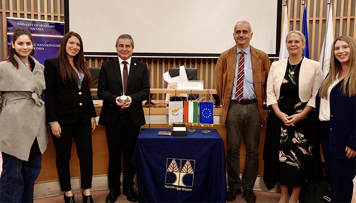 Μοναδικό στο είδος του το “Gömböc”φέρει τον συμβολικό αριθμό ‘1992’ Μοναδικό στο είδος του το “Gömböc”φέρει τον συμβολικό αριθμό ‘1992’