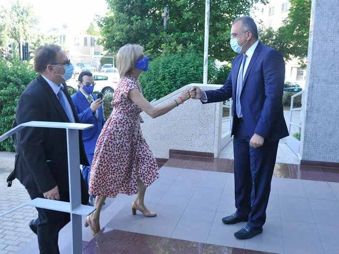 Υπ. Υγείας: Η προστασία των σχολείων θα επιτευχθεί με τον εμβολιασμό παιδιών και εκπαιδευτικών