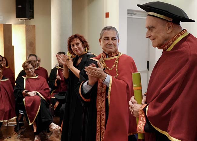 O Ματθαίος Σανταμούρης αναγορεύθηκε Επίτιμος Διδάκτορας του Πανεπιστημίου Κύπρου O Ματθαίος Σανταμούρης αναγορεύθηκε Επίτιμος Διδάκτορας του Πανεπιστημίου Κύπρου