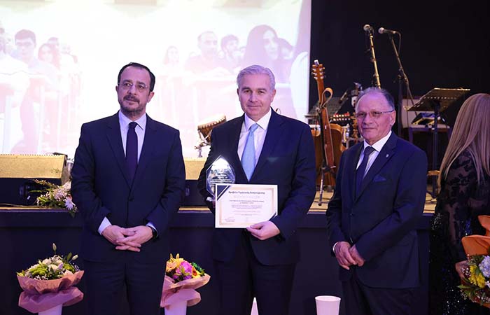 Το Πανεπιστήμιο Νεάπολις βραβεύτηκε για την Ανώτατη Εκπαίδευση στο GalaDinner του ΕΒΕ Πάφου