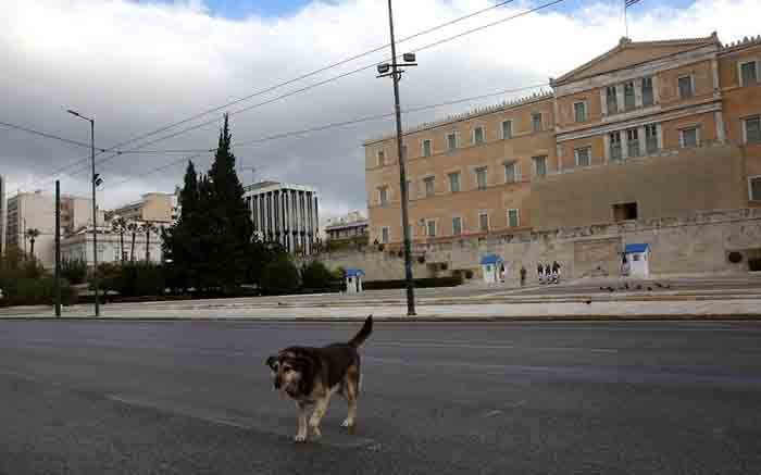 Σε ρυθμούς τηλεκπαίδευσης από Δευτέρα στην Ελλάδα. Πώς θα λειτουργήσουν νηπιαγωγεία και δημοτικά