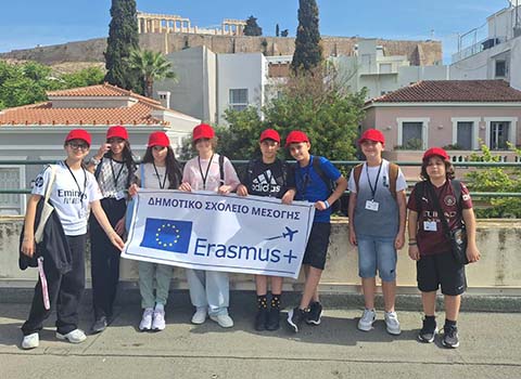 8+3 κόκκινα καπέλα στην Αθήνα Κινητικότητα Δημοτικού Μεσόγης σε Erasmus+ στην Αθήνα.