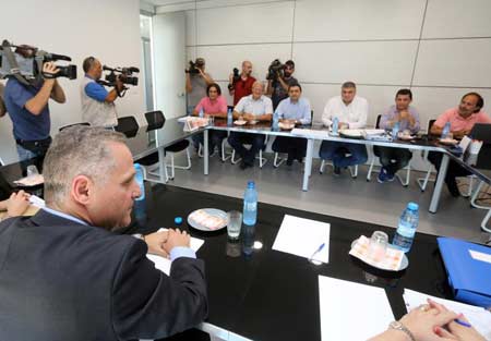 Η ΟΕΛΜΕΚ απέρριψε ομόφωνα την πρόταση. Αναμένεται συνεδρία των τριών