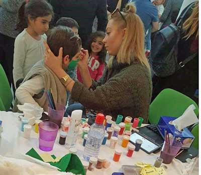 Φοιτήτριες Αισθητικής του Κολεγίου CDA στο Πασχαλινό Παζαράκι ΠΑΣΥΚΑΦ