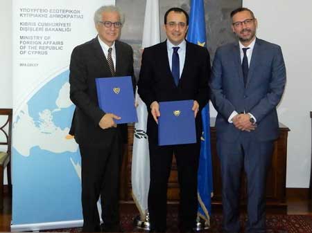 Μνημόνιο Συνεργασίας υπέγραψαν Υπ. Εξωτερικών και Τμήμα Νομικής Πανεπιστημίου Κυπρου