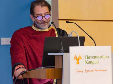 Ο δρ Κύπρος Νικολαϊδης αναγορεύθηκε σε Επίτιμο Διδάκτορα της Ιατρικής του Σχολής του Παν. Κύπρου