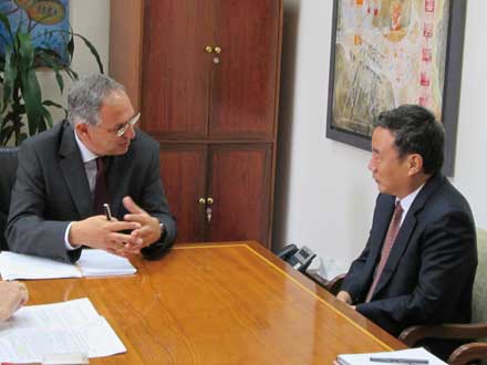 Θέματα συνεργασίας στην παιδεία συζήτησαν Καδής πρέσβης της Κίνας