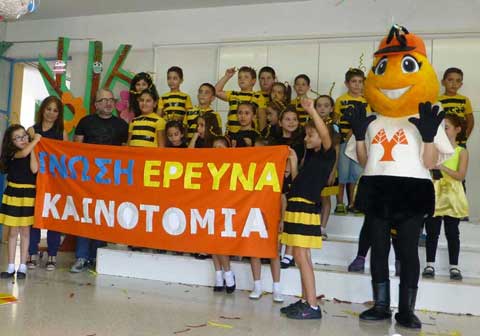 Η ηρωίδα του παιδικού βιβλίου του Πανεπιστημίου Κύπρου Σοφία Μέλισσα στο Δημοτικό σχολείο Αθηένου