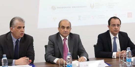 Ετοιμότητα ΥΠΕΞ για εκστρατεία με πρυτανικές αρχές πανεπιστημίων για προσέλκυση ποιοτικών φοιτητών