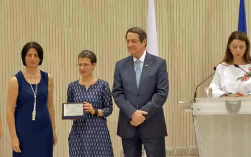 Η δρ Αραβέλλα Ζαχαρίου βραβεύτηκε από την πολιτεία για το έργο και την προσφορά της