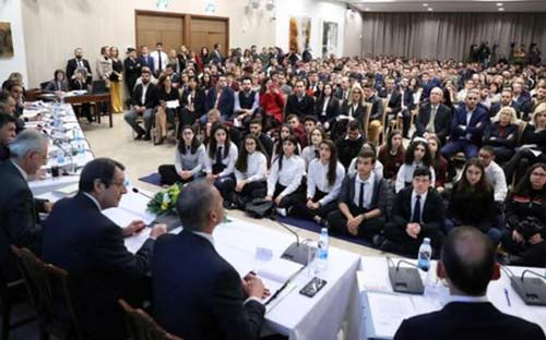 Ο ΠτΔ προήδρευσε συνεδρίας Άτυπου Υπουργικού με συμμετοχή νέων από Λύκεια, Πανεπιστήμια και Νέων
