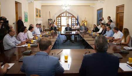 ΥΠΠ προς ΟΕΛΜΕΚ, ΠΟΕΔ, ΟΛΤΕΚ:Συνεχίζουμε τον διάλογο, αναμένουμε τις προτάσεις σας για τις απαλλαγές Image