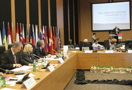 Καδής: «Οι δημοκρατικές αξίες δεν πρέπει να θεωρούνται ως δεδομένες»