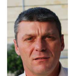 Δεν υπάρχει ασθενής. Εσύ γιατί θέλεις να κάνεις εγχείρηση;