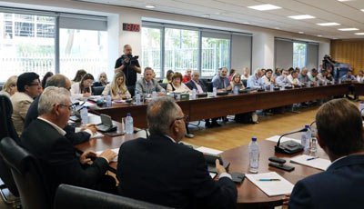 Στον ΠτΔ οι προτάσεις που κατέθεσαν όλα τα κοινοβουλευτικά κόμματα
