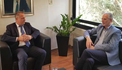 Μακριά από κομματικές σκοπιμοτήτων να παραμείνει η παιδεία, συμφώνησαν Χαμπιαούρης και Σιζόπουλος