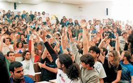 ΑΑΕΙ: Μάχη με συμφοιτητές τους για να μη χάσουν την εξεταστική