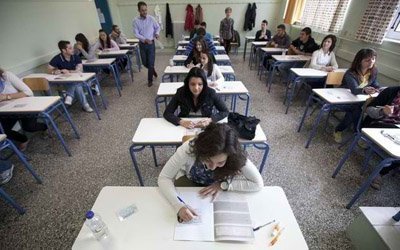 Σε επίταξη 88.000 καθηγητών προχωρά από σήμερα Δευτέρα η Κυβέρνηση στην Ελλάδα