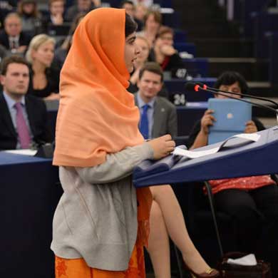 Μαλάλα Γιουσάφτζαϊ : Πενήντα-επτά εκατομμύρια παιδιά στον κόσμο θέλουν ένα βιβλίο και ένα μολύβι