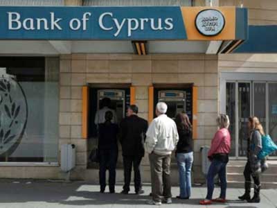 Αίρονται οι περιορισμοί στην ανάληψη μετρητών. Τέσσερις νέες χαλαρώσεις