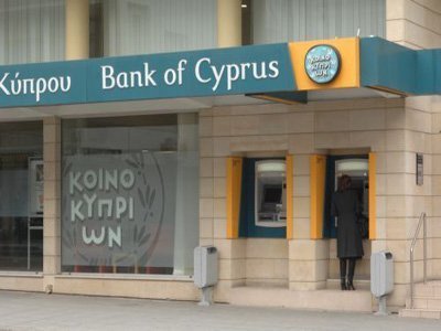 Μειώσεις μέχρι 30% στους μισθούς της Τράπεζας Κύπρου και 50% στα επιδόματα