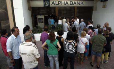 Με κλειστές τράπεζες και τον κόσμο ανάστατο σήμερα η Ελλάδα