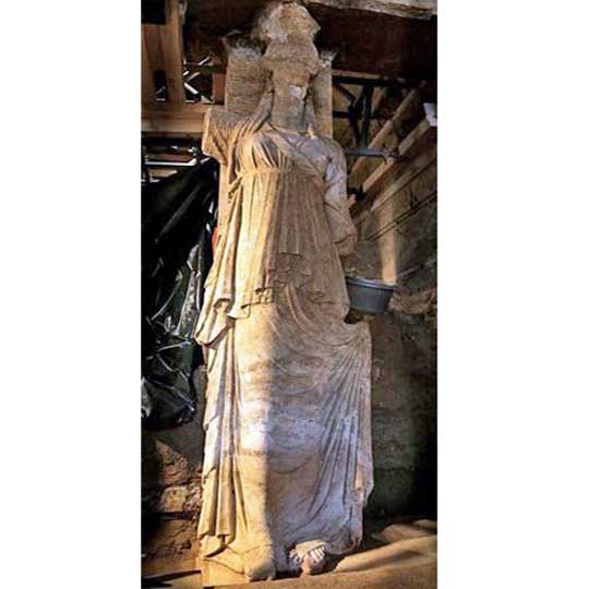 Αποκαλύφθηκαν σε όλο τους το μεγαλείο οι Καρυάτιδες της Αμφίπολης