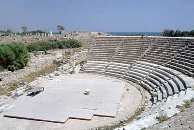 71 άτομα των Τεχνών καιΓραμμάτων τάσσονται εναντίον της παράστασης του ΘΟΚ στην κατεχόμενη Σαλαμίνα